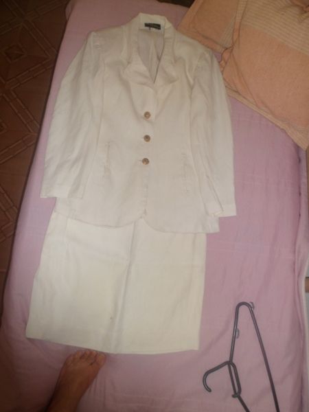 Conjunto de blazer e saia tubinho na Cor:Marfim