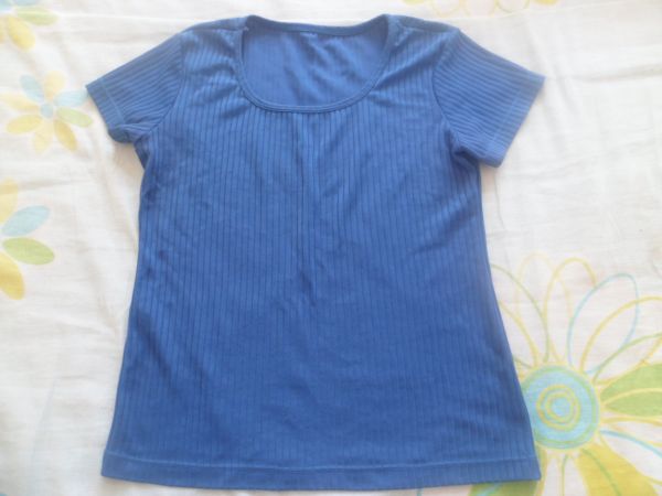 Blusa em malha bali/alto relevo na cor:Azul Tam.M