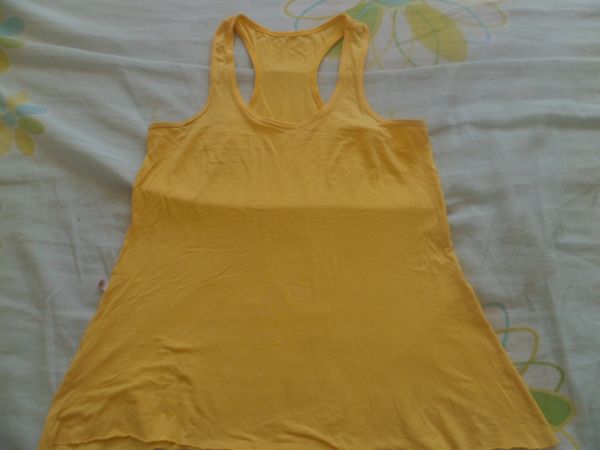 Blusa em malha/ na cor ;Amarela Tam.M