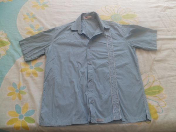 Camisa Masculina em tecido algodão/cor Azul petroleo