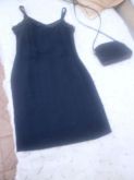 Vestido tubinho preto de crepe ,Tam.P com enfeite de miçanga